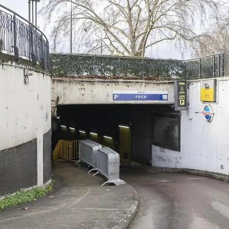 포슈 트리옹프 아파트