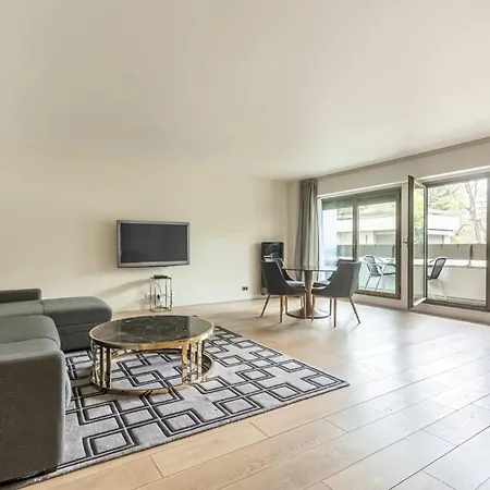 Foch Triomphe Apartment Paris