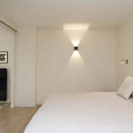 아파트 포슈 트리옹프 *