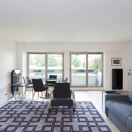 아파트 포슈 트리옹프