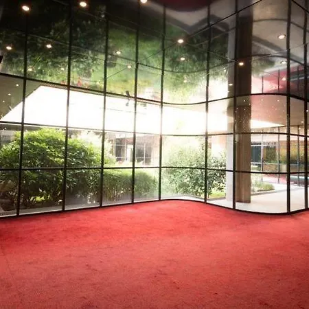 포슈 트리옹프 아파트 *